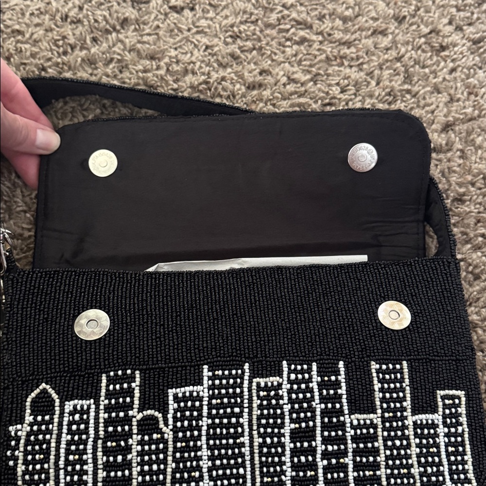 Beaded NYC Skyline Handbag with Taxi & Apple Charms - Picture 9 of 11